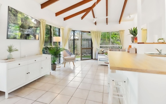 Green Cottage in Trinity Beach – Guest Rooms – Cairns