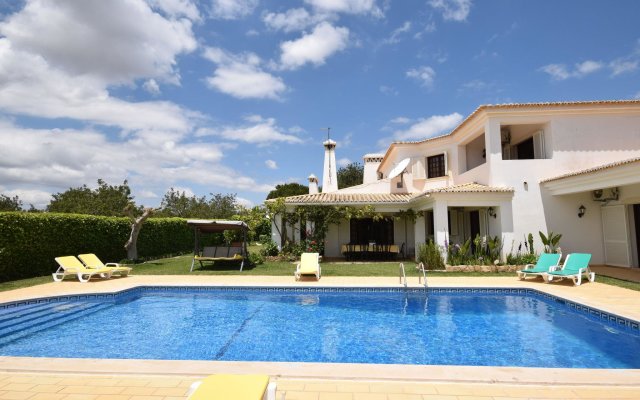 Luxurious Villa in Ferreiras with Private Swimming Pool