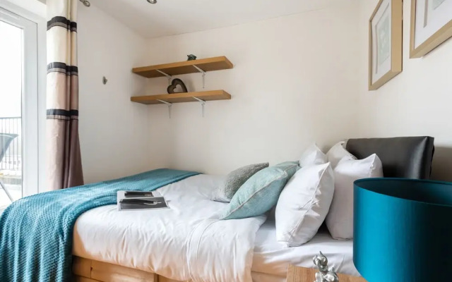 Platinum Apartment in Kensington 9941