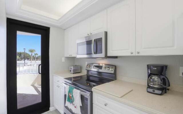 Ideal Beachfront Condo With Pool and two Balconies