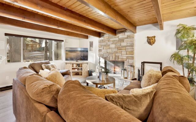 THE Teddy Bear Chalet #2257