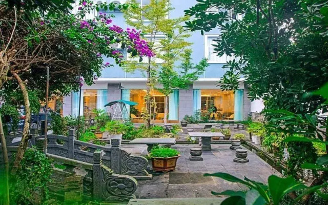 Green Tree Inn Tengchong Rehai Hot Spring Airport