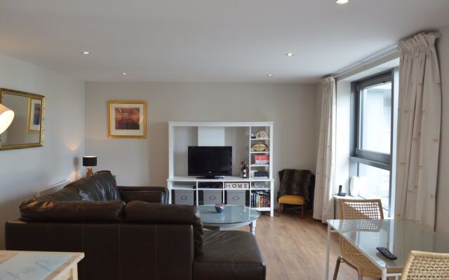 2 Bedroom Apartment By The Sea