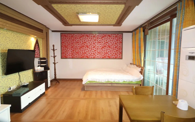 Gyeongju Raspberry Pension