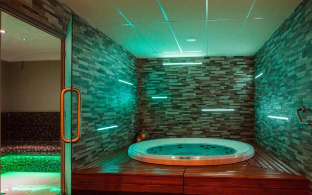 Kyriad Prestige Amiens Poulainville - Hotel and Spa