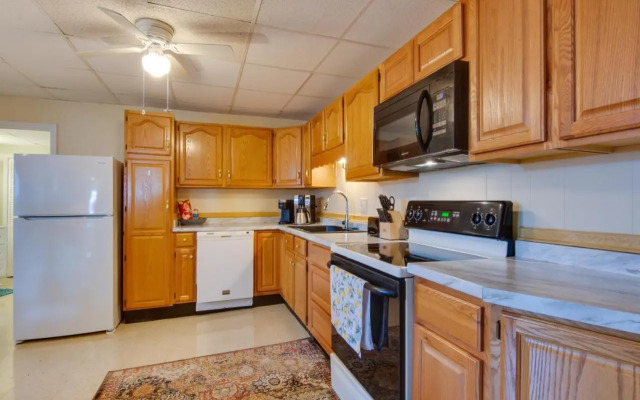 Downtown Mayville Condo: Walk to Chautauqua Lake!