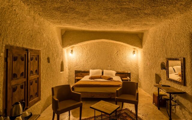 Elite Cave Suites