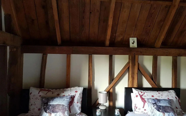 Chilsham Barn