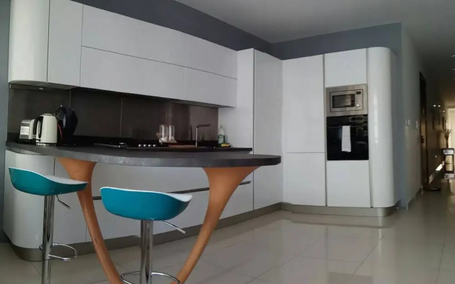 Modern Flat Close To Valletta sleeps 8