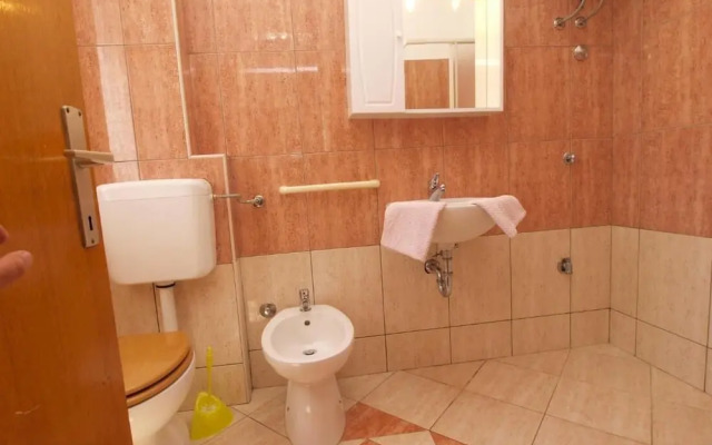 Cozy Apartment in Peroj With Terrace
