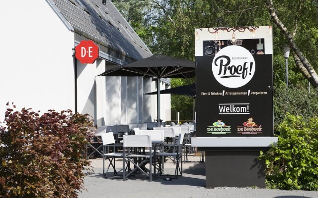 Striking Tent Lodge with Porch near Veluwe