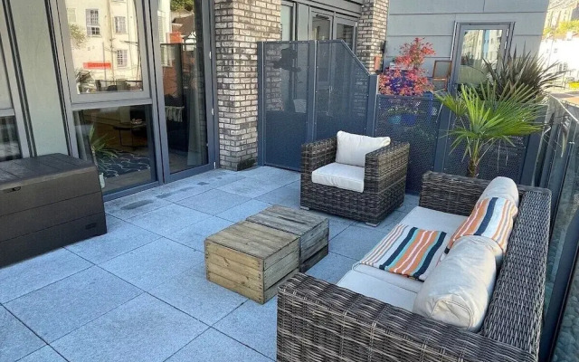 Harbourside Hideaway - Superb Flat With Terrace