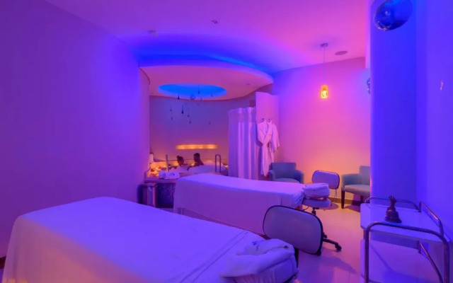 GR Solaris Lighthouse Los Cabos