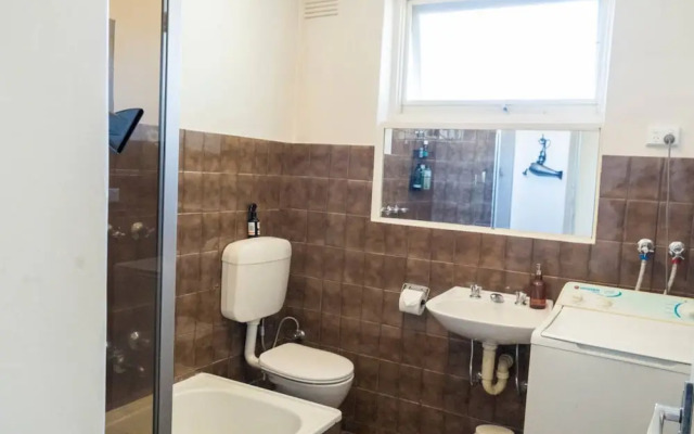 Charming and Spacious 2 Bedroom In Balaclava