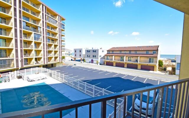 Seatime 303S 1 Bedroom Condo by RedAwning