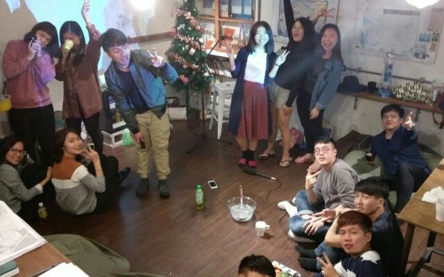 Oldmancaptain Hostel