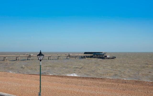 Spacious beach front apartment with stunning sea views
