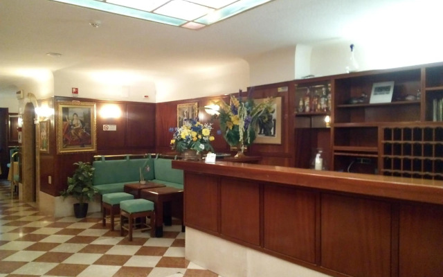 Hotel Diana