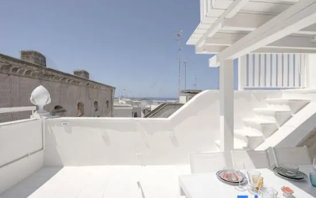 Marchesa - 2 Bedrooms, Terrace & Bath Tub in Center