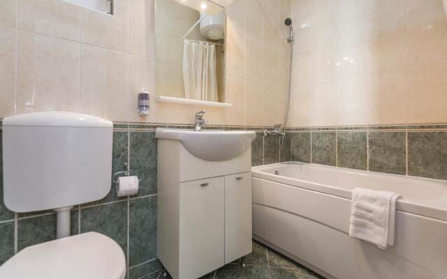 Awesome Home in Makarska With Wifi and 1 Bedrooms