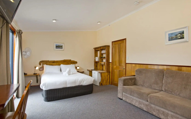 Tullah Lakeside Lodge