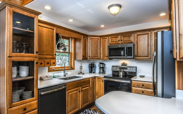 Swimming Bear Lodge 4 Bedroom House