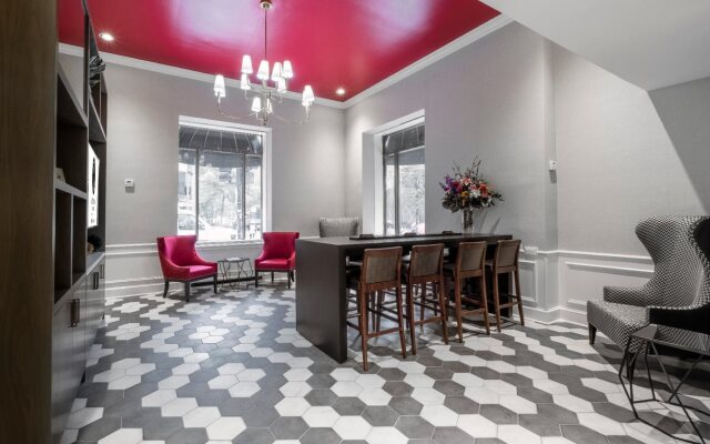 Hotel Saint Clair- Magnificent Mile