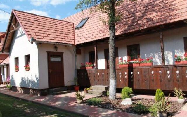 Zsuzsanna Paraszthaz