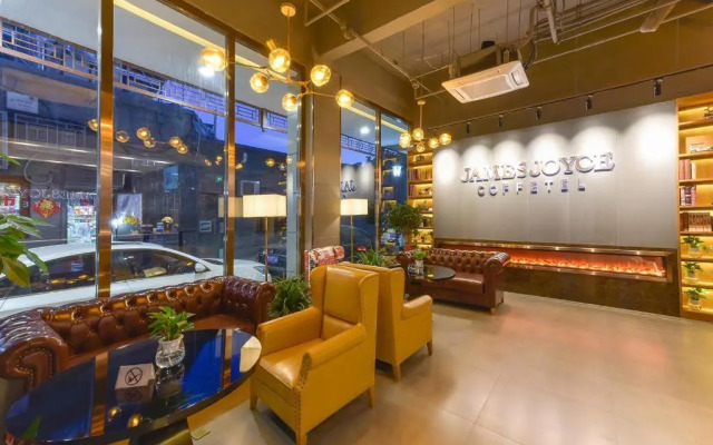 Choenix Hotel (Beijing Tiananmen Square Qianmen Street Subway Station)