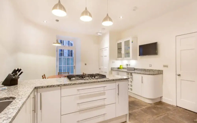 JOIVY Spacious 2 Bed Apt in Ideal City Centre Location