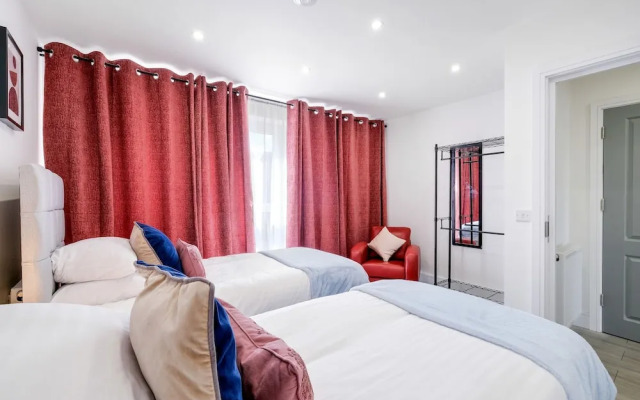Luxury 1 & 2 bed Apartment free parking