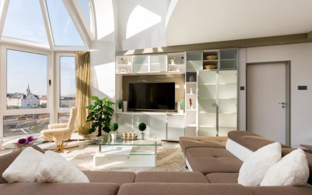 Panorama Dream Home w 3BDR, A/C, Garage & Jacuzzi
