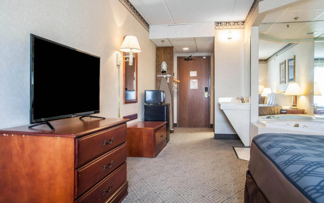 Rodeway Inn & Suites Milwaukee Airport