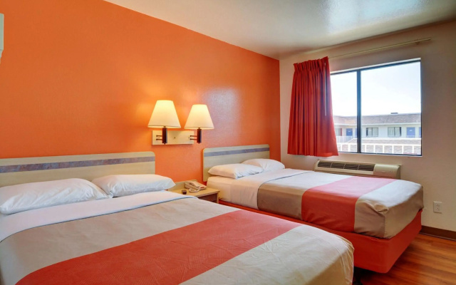 Motel 6 Windsor Locks, CT - Hartford