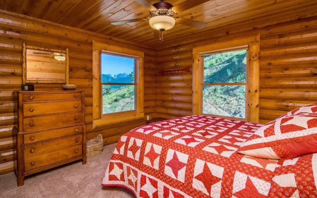 Armstrong Luxury Log Vacation  At Windcliff 4 Bedroom Home by RedAwning
