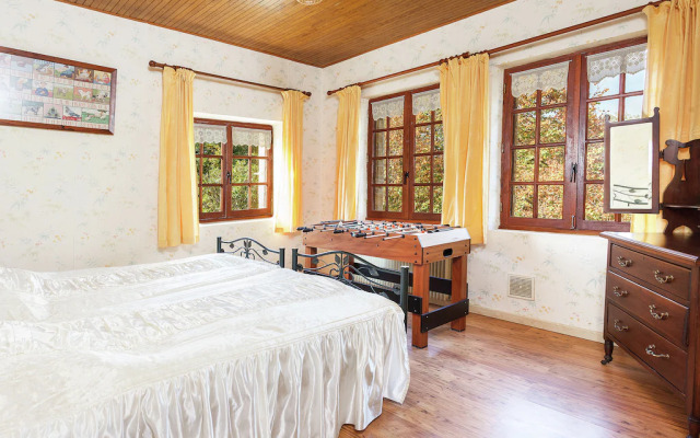 Authentic Holiday Home in Puy-l'evêque With Swimming Pool