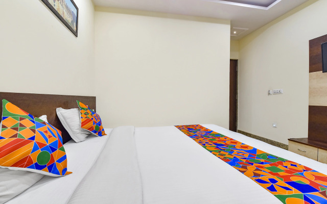 Fabhotel Vardan Villa