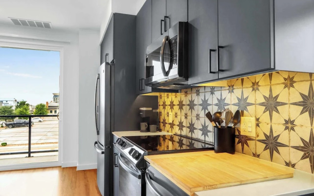 Creekside Modern Condo for 4