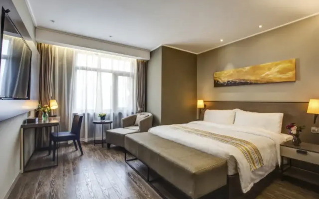 Homeinn Plus Hotel (Shenyang Sanhao Street Shengjing Hospital)