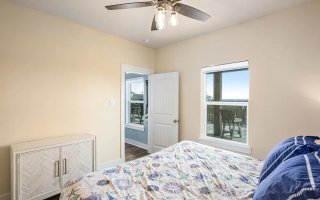 Viewtastic 3 Bedroom Home by RedAwning