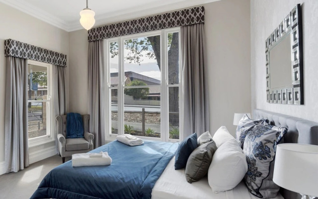 Grandview Accommodation - The Elm Tree Apartments