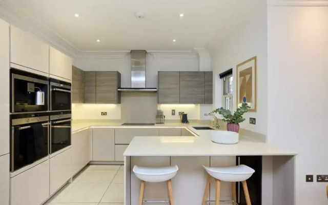 The Ascot Escape - Stylish 4bdr With Courtyard