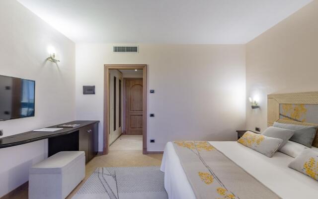 Hotel Petra Bianca