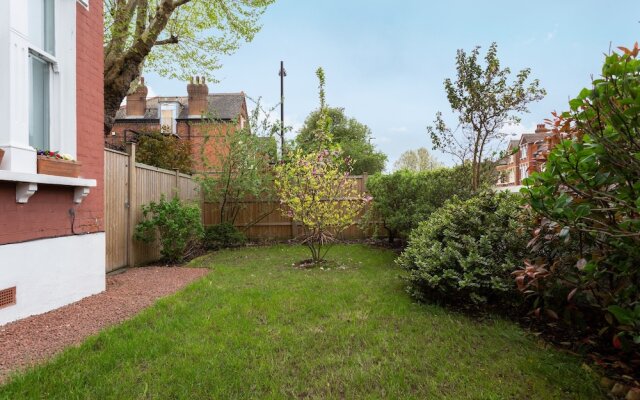 2 Bedroom Flat In Herne Hill With Garden