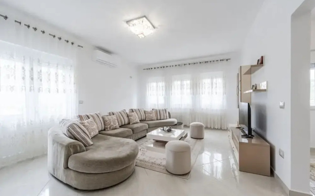 Hometown Apartment in Gjirokaster