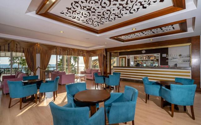 İz Flower Side Beach Hotel