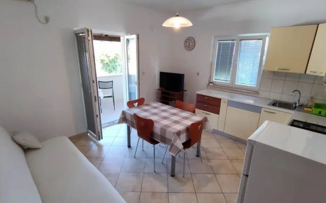Leana - Great Location and Close to Beach - A1