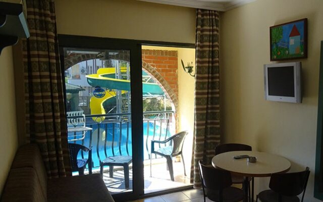 Maxwell Holiday Club