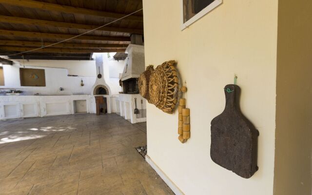 Jiannis House