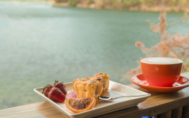 Rizha Baizha Lake View Inn